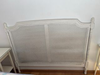 Cabecero de cama de ratán y madera