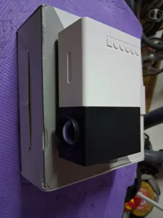 Proyector Portátil Blanco y Negro