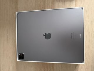 iPad Pro 12.9 6ª Gen + Accesorios