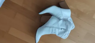 Botas camperas blancas tacón