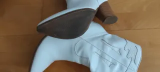 Botas camperas blancas tacón