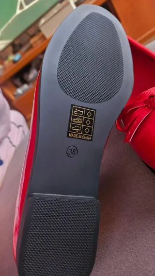 Manoletinas charol rojas T.38 a estrenar