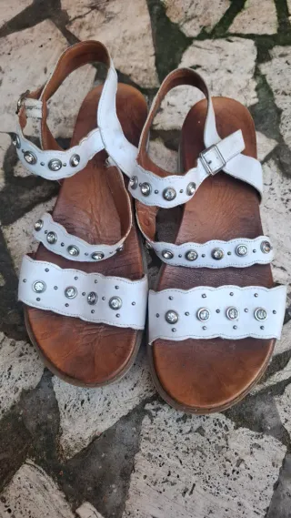 Sandali bianchi n.40 con borchie