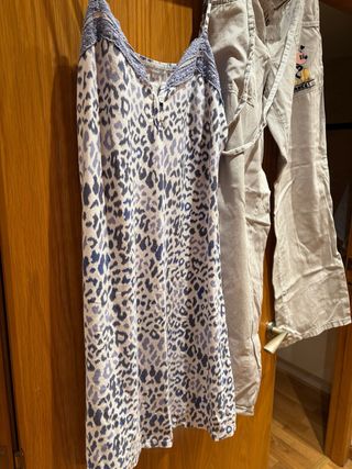 Camisón y pantalón pijama Oysho/Énfasis