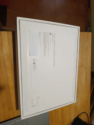 Scatola MacBook Air Apple da 13" chip M4 16 GB 256