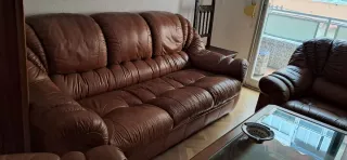 Sofás de piel marrón 3 plazas y dos individuales
