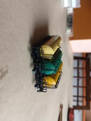 Lote 3 vagones cisterna TRIX