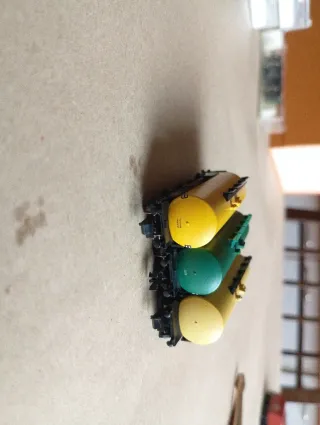 Lote 3 vagones cisterna TRIX