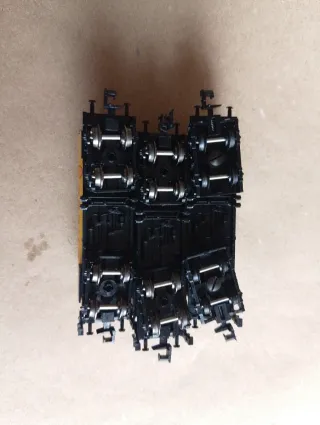 Lote 3 vagones cisterna TRIX