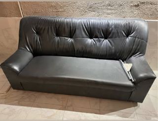 Sofá de piel sintética negro parecido chester