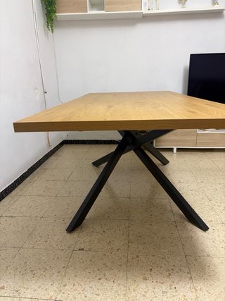 Mesa Comedor NORTOFT Roble Cálido/Negro