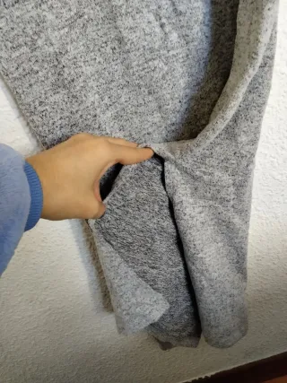 Vestido largo gris con abertura lateral