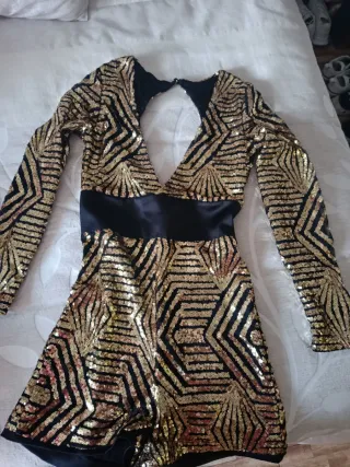 Vestidos de fiesta plateados y negros