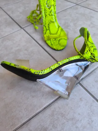 Tacones Neón Serpiente con Tiras. EGO. Talla 36