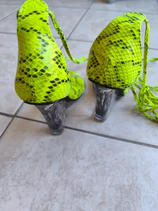 Tacones Neón Serpiente con Tiras. EGO. Talla 36