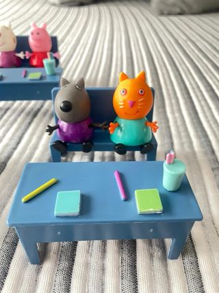 Figuras Peppa Pig en el colegio