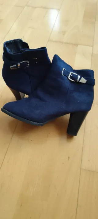 Botines azul marino con hebilla