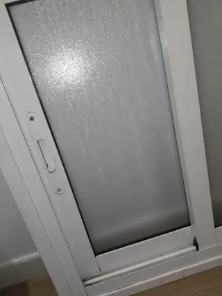 Ventana corredera baño aluminio blanco 69,5x 68,5.