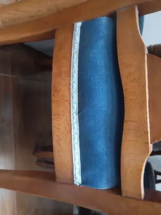 Mesa castaño y sillas