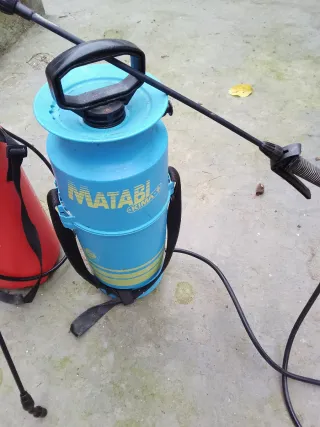 Pulverizador Jardín Matabi 8L Rojo