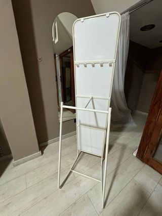 Espejo de pie blanco alto