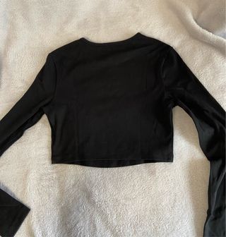 Camiseta negra manga larga crop top