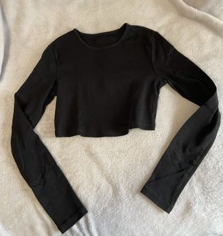 Camiseta negra manga larga crop top