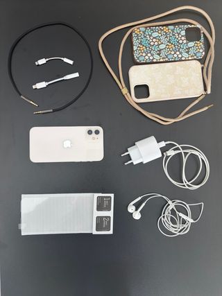 iPhone 12 128GB Blanco con accesorios