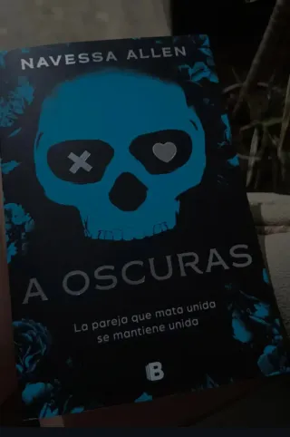 A Oscuras Navessa Allen