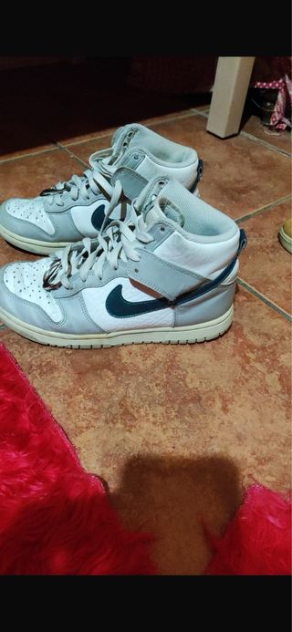 Zapatillas Nike Dunk High Grises y Blancas