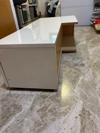 Mesita de noche blanca lacada