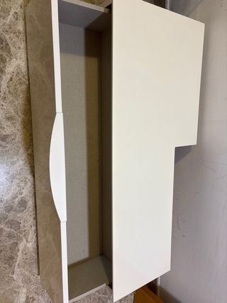 Mesita de noche blanca lacada