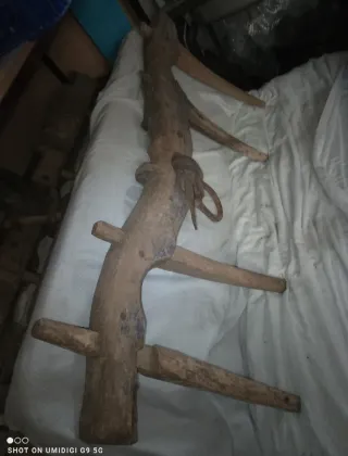 Yugo antiguo de madera