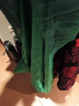 Vestido de fiesta floral y vestido de fiesta verde