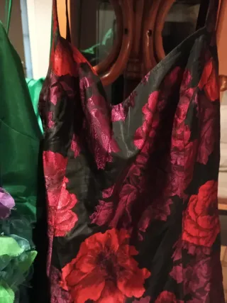 Vestido de fiesta floral y vestido de fiesta verde