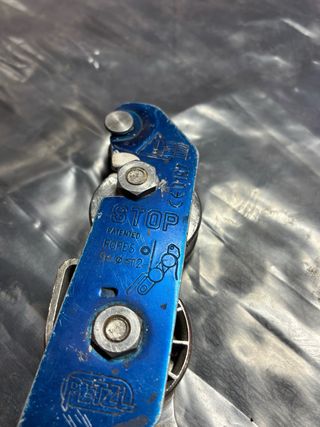 Descensor Petzl STOP Trabajos Verticales