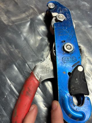 Descensor Petzl STOP Trabajos Verticales