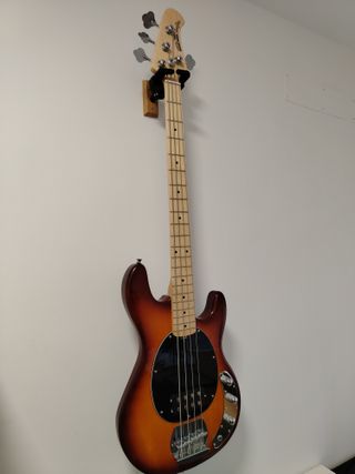 Music Man Stingray (Réplica) Bajo eléctrico
