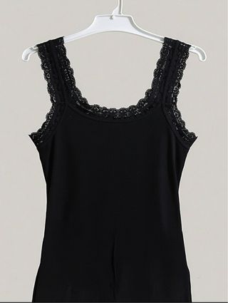 Top negro con encaje
