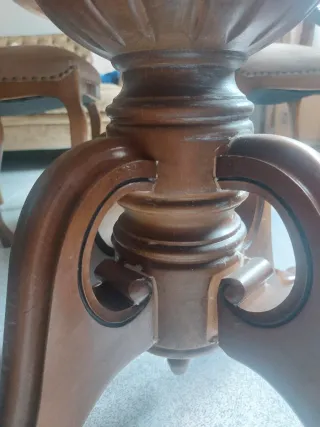 Mesa de comedor y 6 sillas de madera