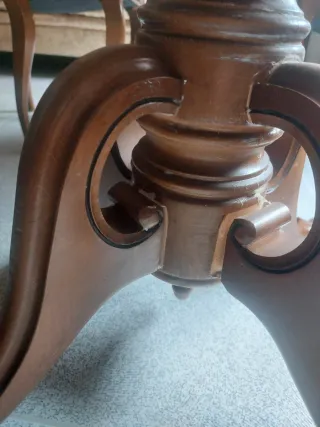 Mesa de comedor y 6 sillas de madera