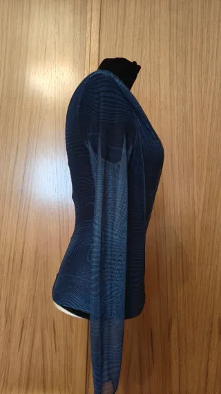 Camiseta azul de manga larga