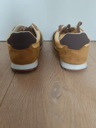 Deportivas Marrones y Amarillas Talla 40