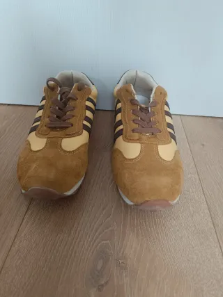 Deportivas Marrones y Amarillas Talla 40