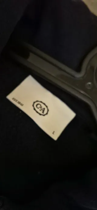 Sudadera C&A con cremallera y capucha