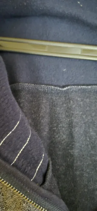 Sudadera C&A con cremallera y capucha