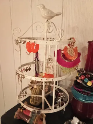 Joyero blanco con pájaro decorativo