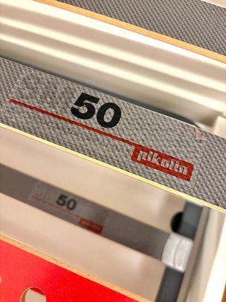 Cama nido de madera blanca.