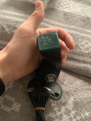 Llave y voltímetro para patinete