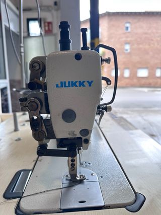 Máquina de coser Juki industrial